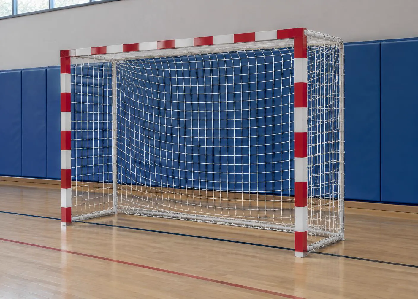 Handbollsmål i idrottshall