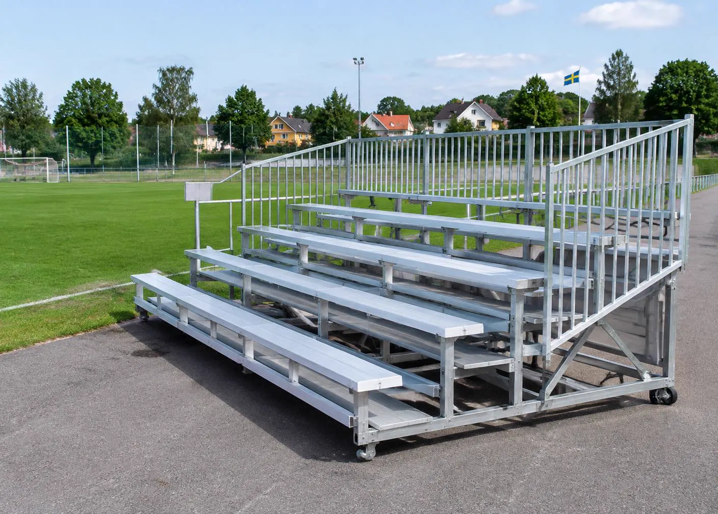 Mobil läktare vid fotbollsplan